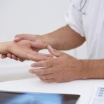 Що робити коли німіють руки?