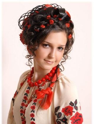 Зачіски в українському стилі - фото Красиві зачіски в українському стилі - фото