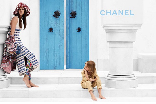 Джоан Смоллс і Хадсон Кроніг рекламують круїзну колекцію відомого Chanel