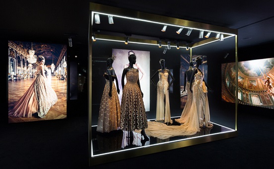 Колекція виставки Esprit Dior на фото.